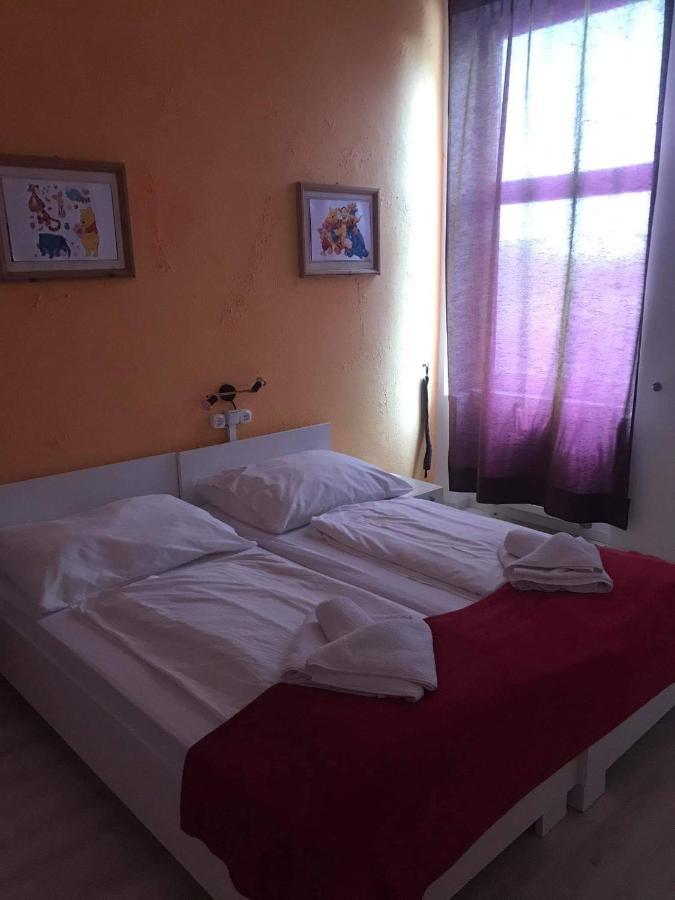Y Panzio Bed & Breakfast Балатонлеле Екстериор снимка