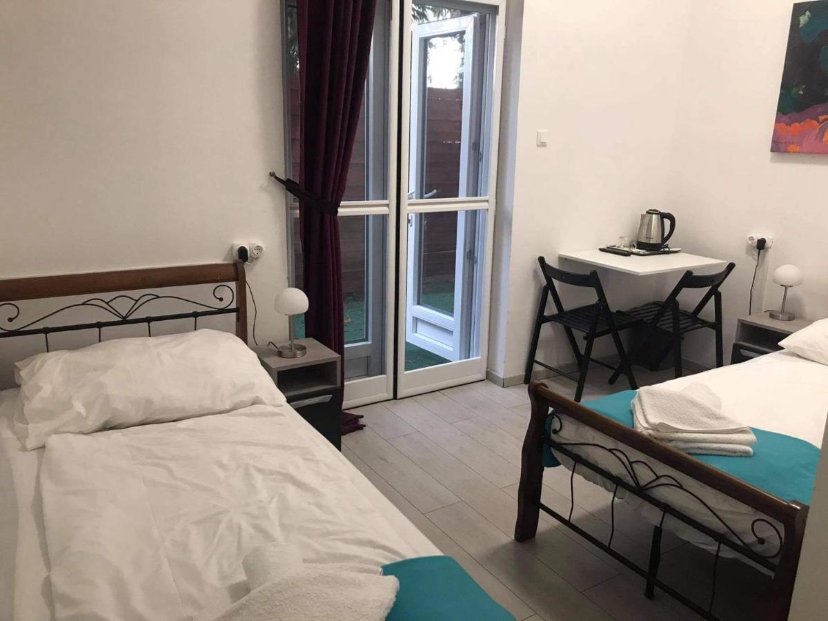 Y Panzio Bed & Breakfast Балатонлеле Екстериор снимка