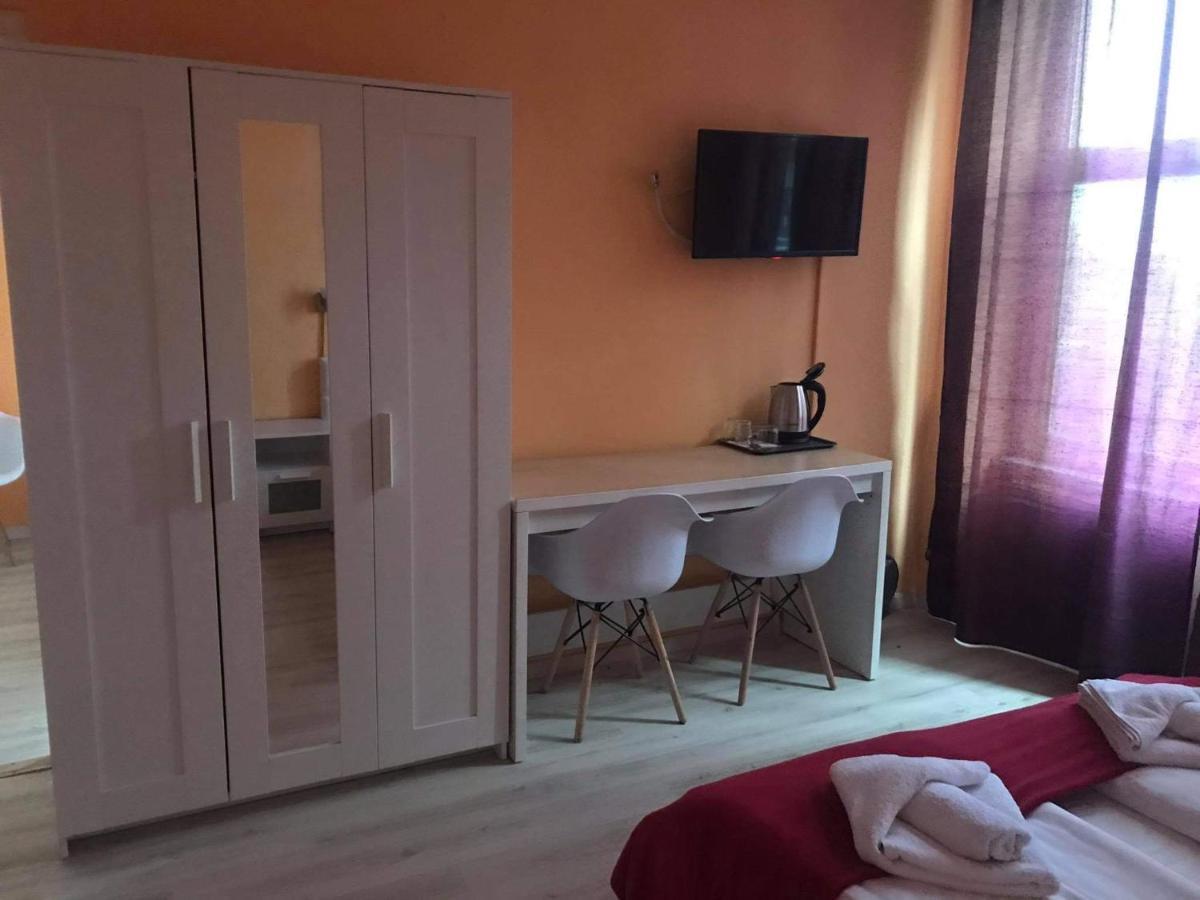 Y Panzio Bed & Breakfast Балатонлеле Екстериор снимка