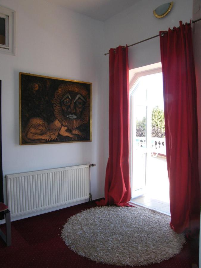 Y Panzio Bed & Breakfast Балатонлеле Екстериор снимка