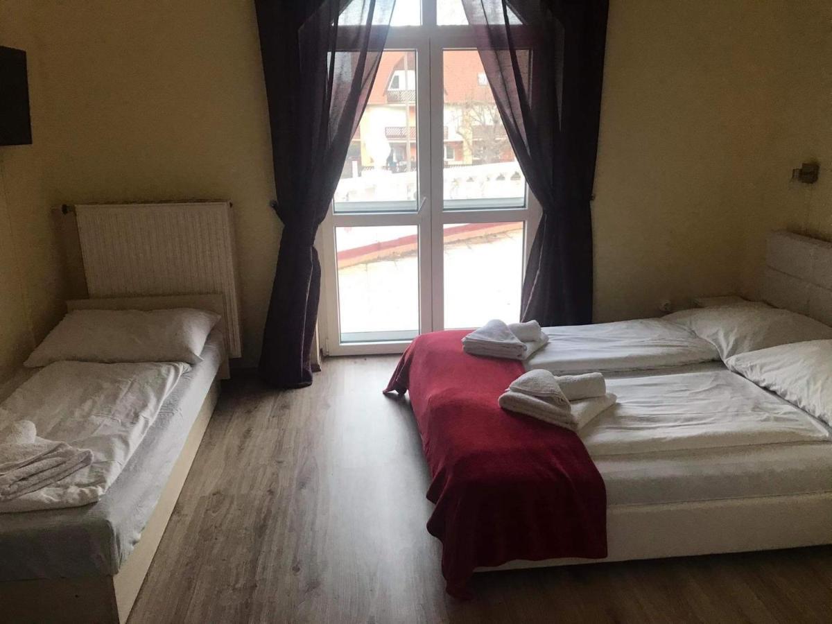 Y Panzio Bed & Breakfast Балатонлеле Екстериор снимка